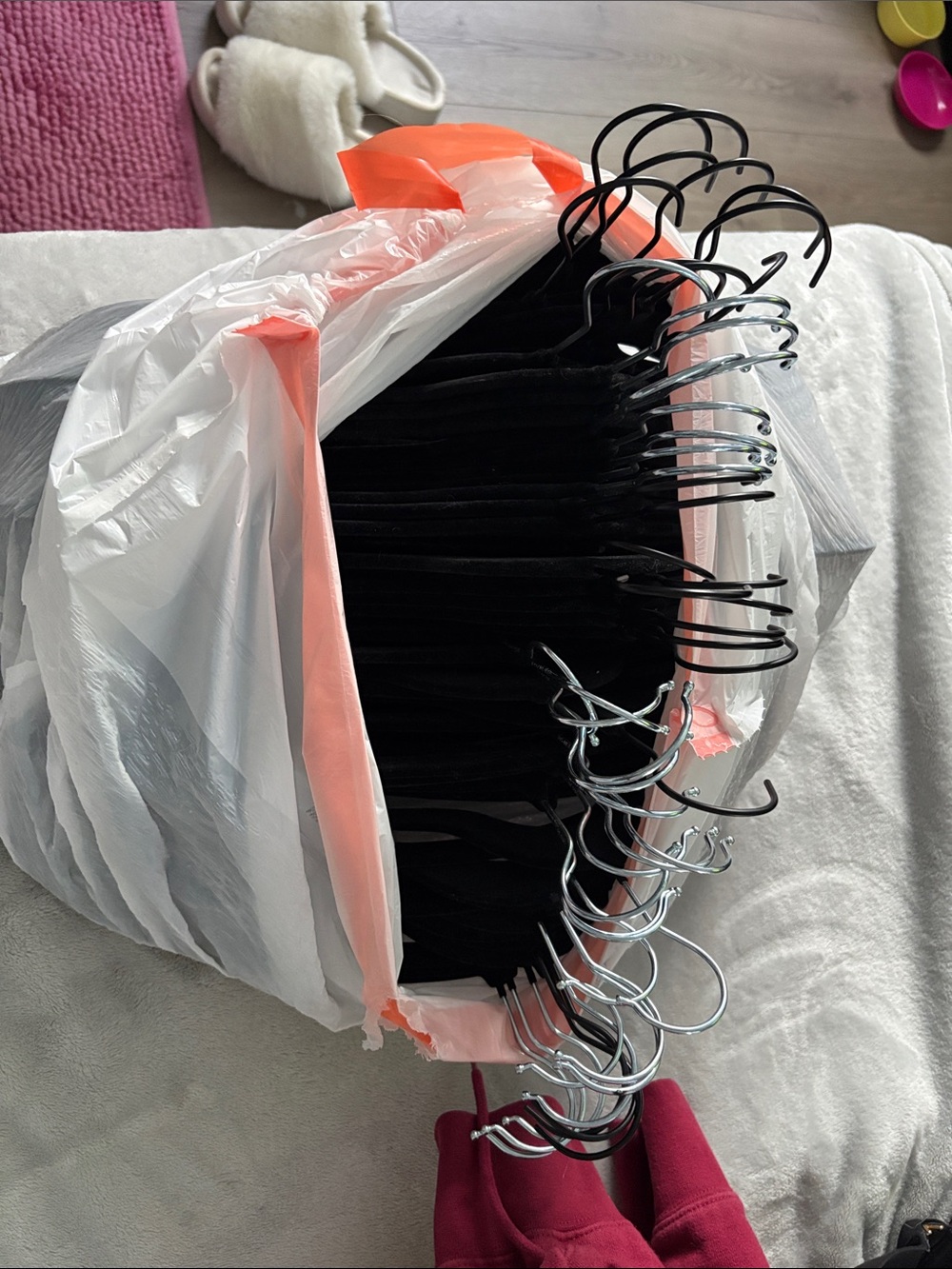 Velvet Non-Slip Clothes Hangers - Black (50ct)